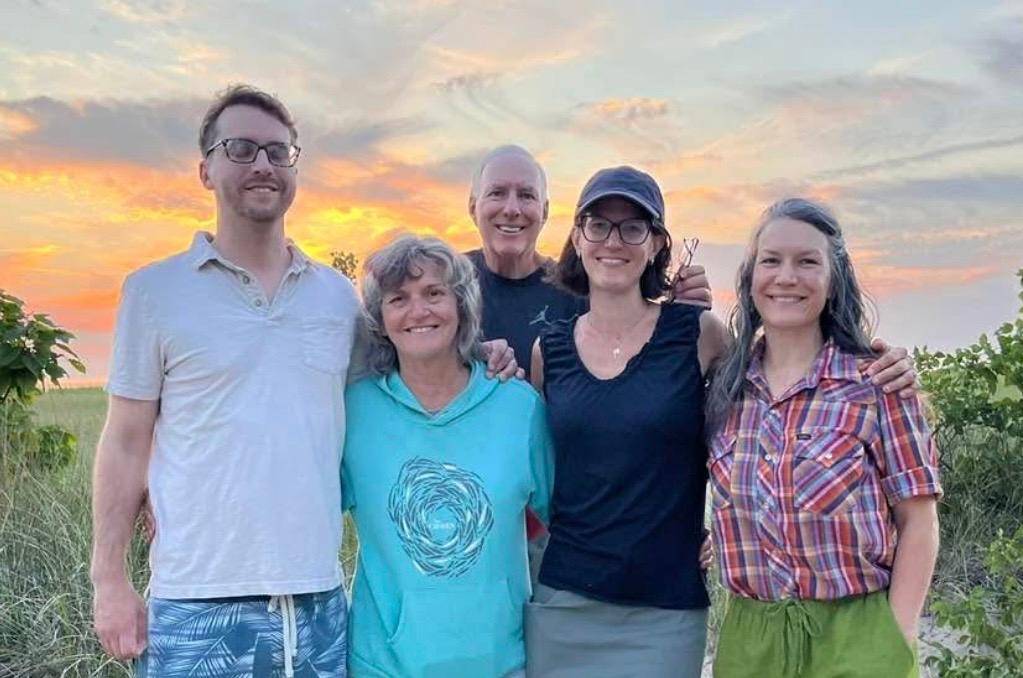 This image has an empty alt attribute; its file name is family-beach-1.jpg